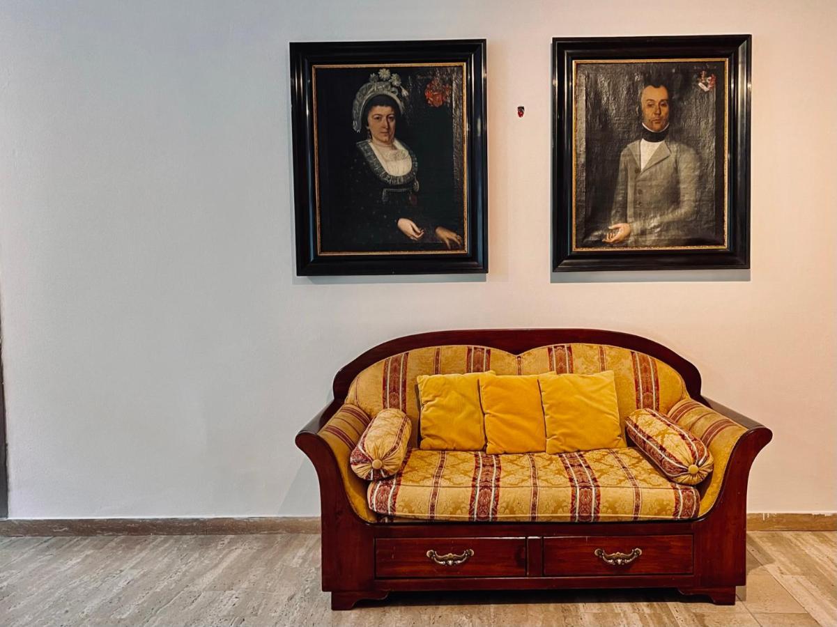 Haus Noldin - Historische Herberge - Dimora Storica Salorno Dış mekan fotoğraf