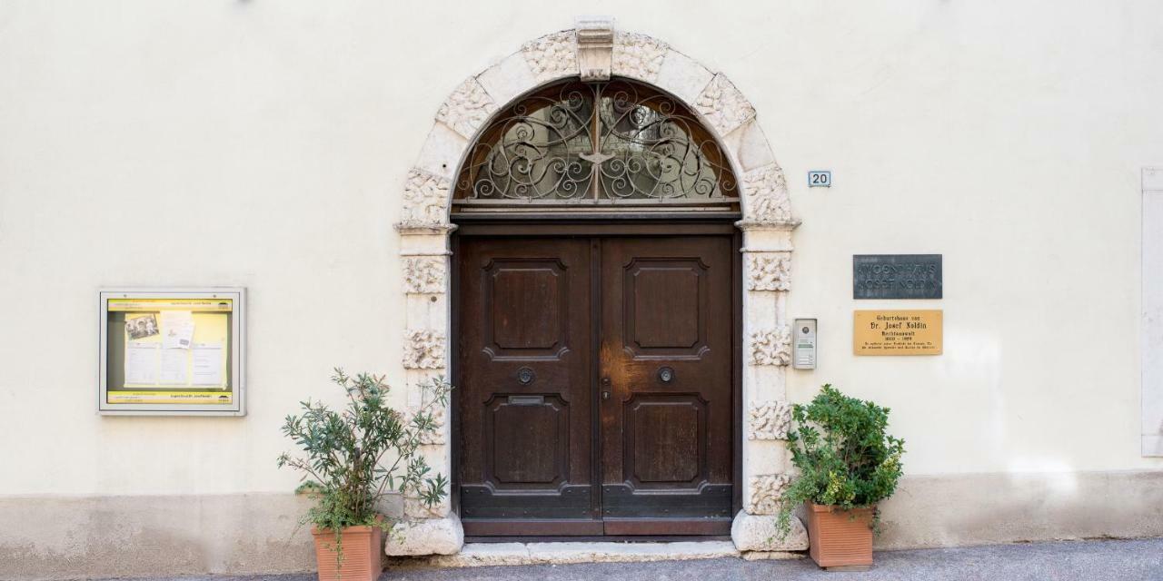 Haus Noldin - Historische Herberge - Dimora Storica Salorno Dış mekan fotoğraf